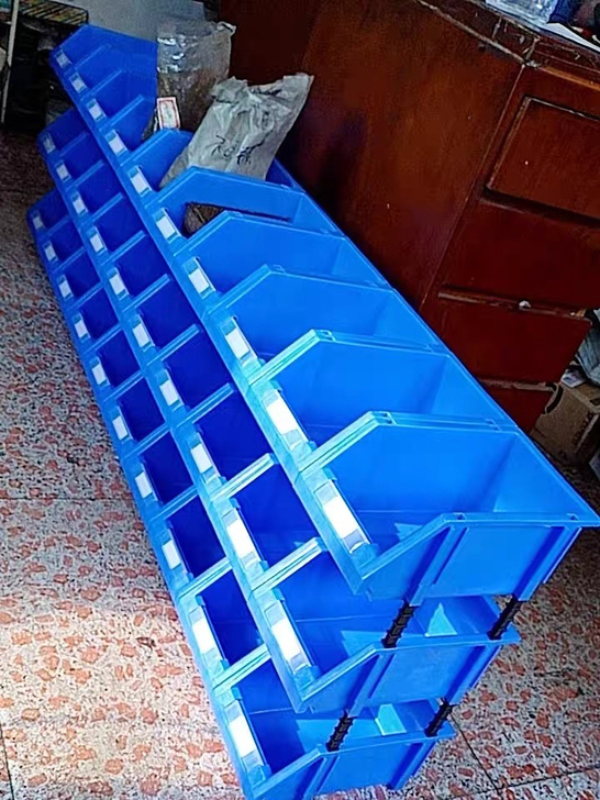 零件盒,几十个,有小