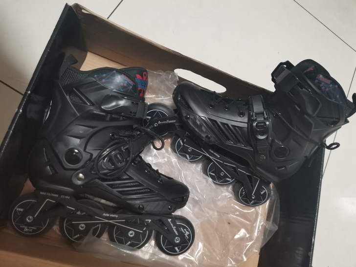 高校款战神轮滑鞋