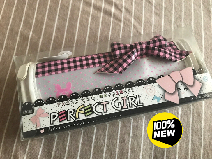 带蝴蝶结笔袋，全新，未拆封。
