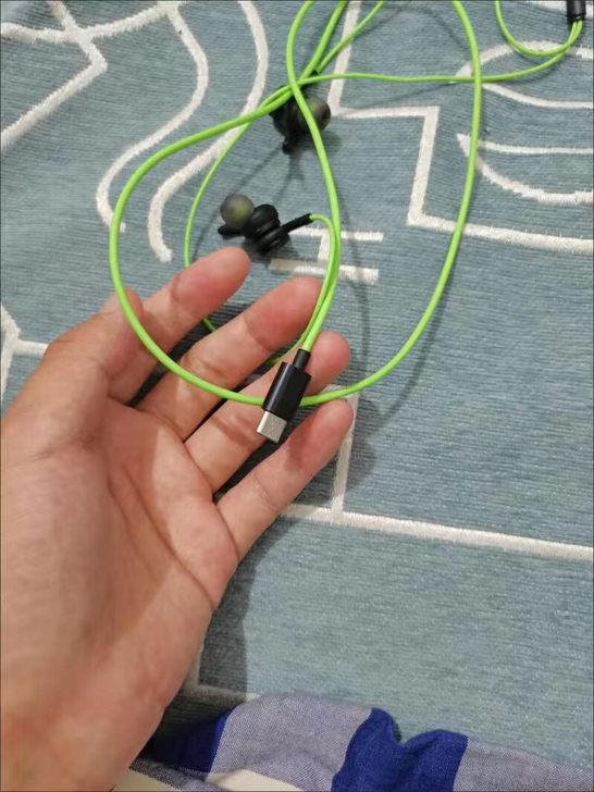 蓝悦A6黑鲨游戏耳机买的时候138米，用了...