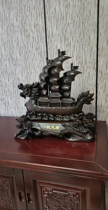 朋友送得一帆风顺摆件。家里已经没有地方摆放...