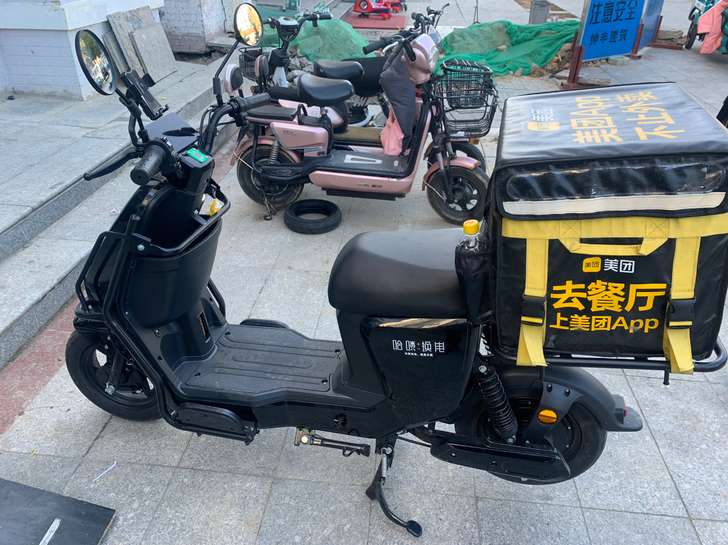 哈喽换电新车60v，特价4500送一个月电费
