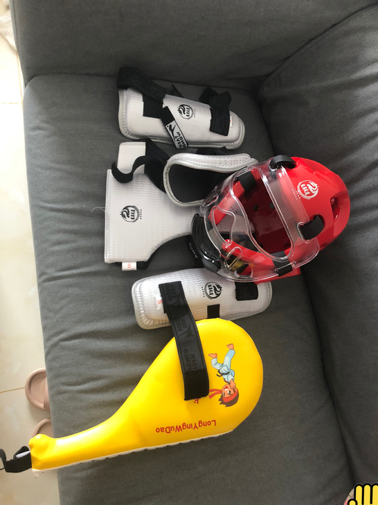 跆拳道护具，全新的，一次都没穿过，一次都没...