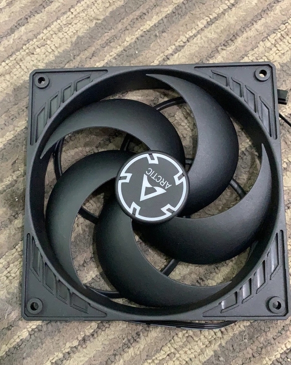 盒装Arctic p14 pwm，标价pwm