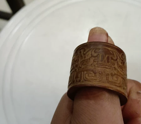 老山檀香木雕,,“仿古玉雕斑指,值得珍藏,...