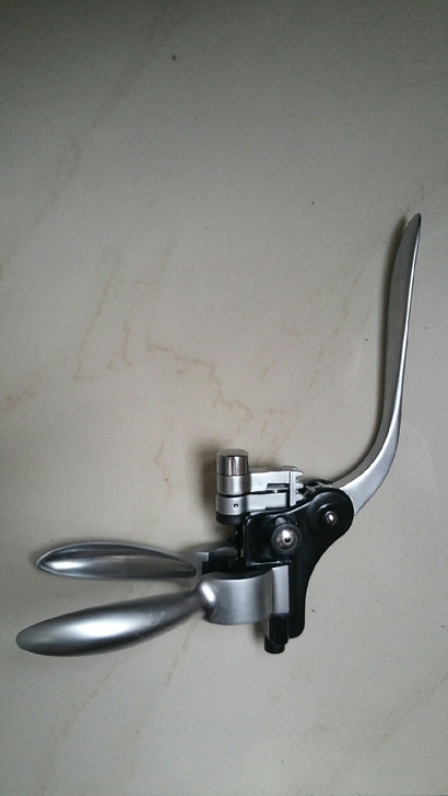 闲置高档红酒来瓶器，秒开。家里开瓶器比较多...