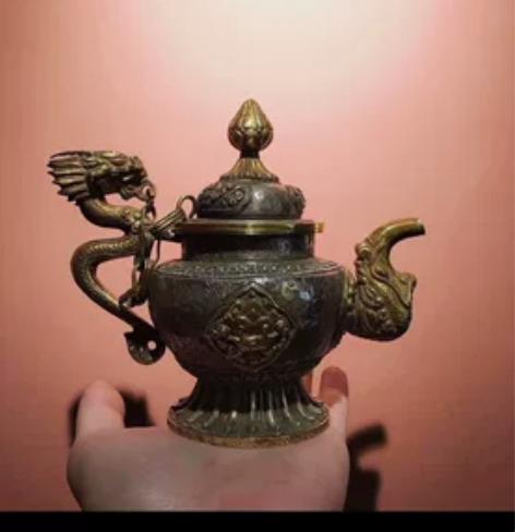 清中期西藏银壶。银鎏金工艺非常精致。不多见...