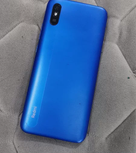 红米9a  正常使用 定屏了。 重启了一下...