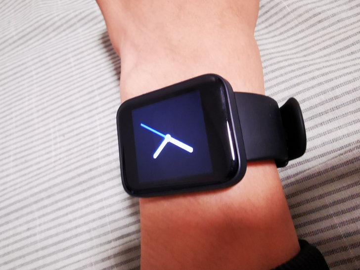 Redmi watch一代，有nfc 支付...