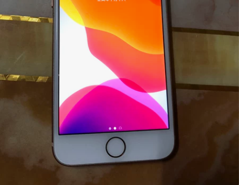 自用iPhone 8 64G,美版三网,...