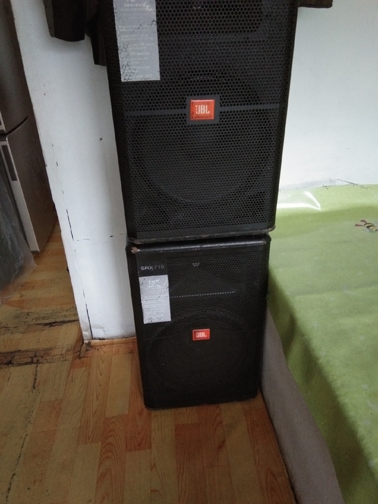 十五寸音箱一对，成色如图，外地不退不换，外...