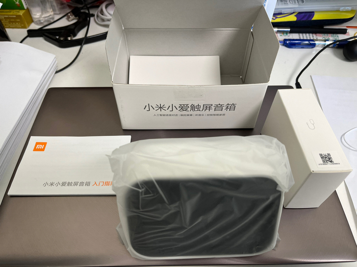 小米小爱触屏音箱，上电过一次就装回盒子里了...