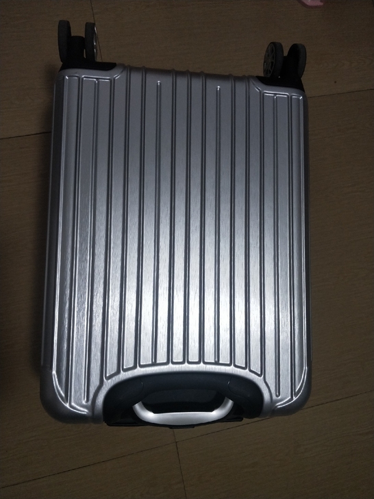 家乐福399买的行李箱,99新,150便宜...