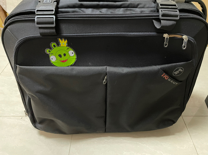 出国用行李箱，只用过几次。便宜出。