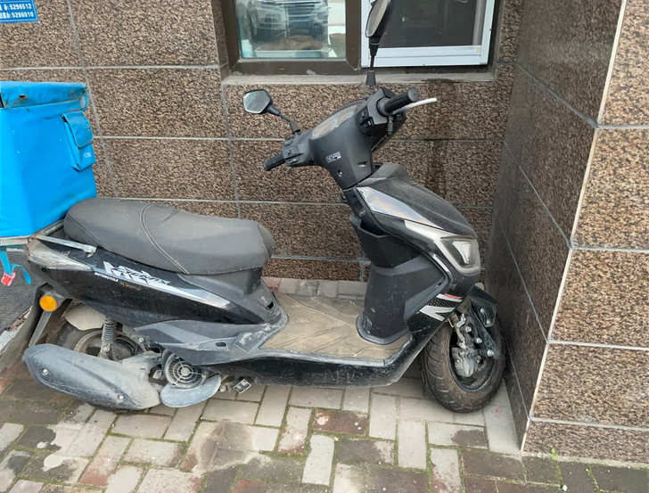 125踏板 原价3400 骑了10天800...