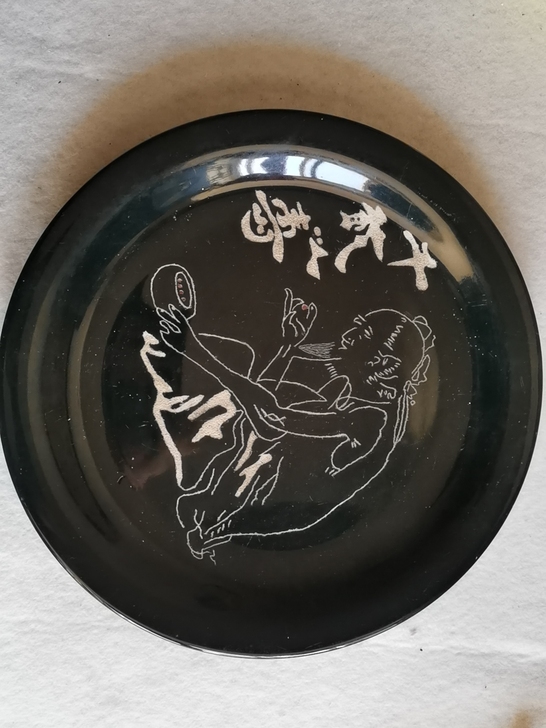 老刻瓷盘，完整，包邮不讲价不讲价