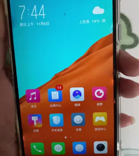 努比亚x8+128，其它看图，有漏液白点，...