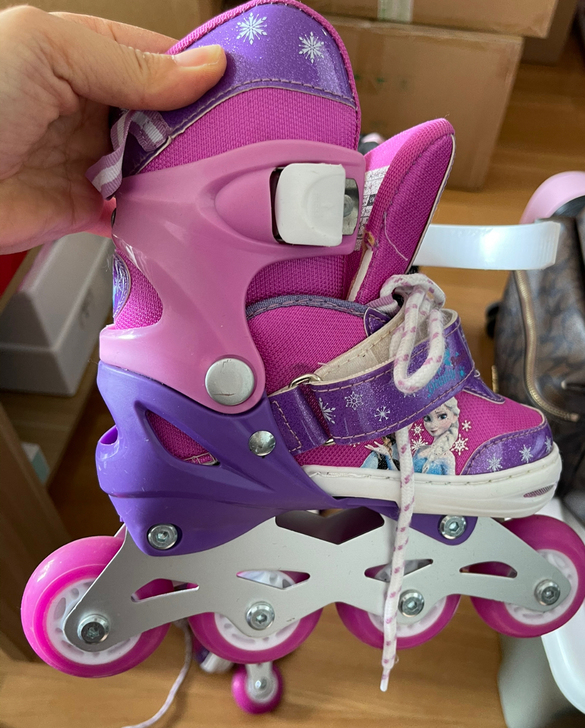儿童27-30轮滑鞋，几乎没下过楼，孩子穿...