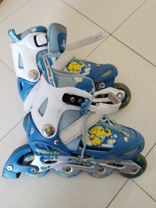 旱冰鞋轮滑鞋 伸缩 3136码，护具齐全