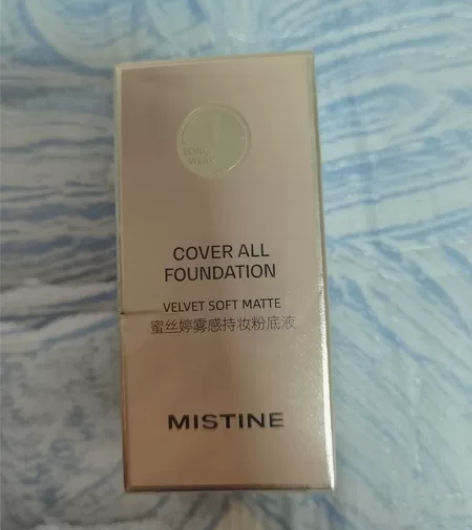 mistine小金盾粉底 买了两个，拆了一...