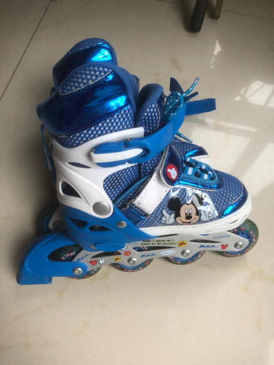 儿童溜冰鞋31-34码，可调节，孩子穿小了...
