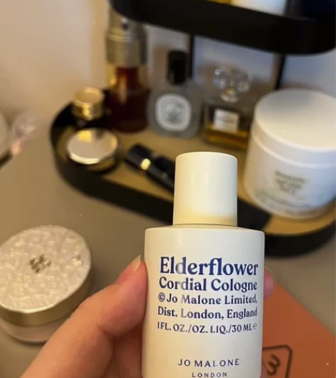 祖马龙香水30ml 味道：接骨木，后调超好...