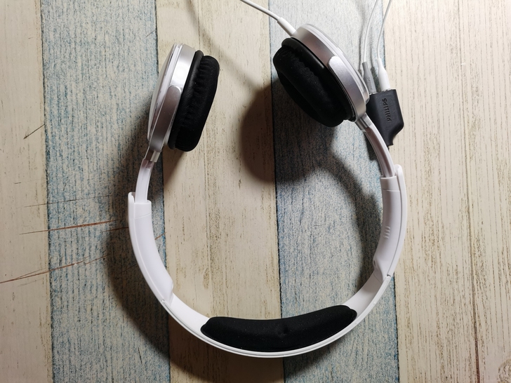 飞利浦头戴式耳机，自用闲置低价出。