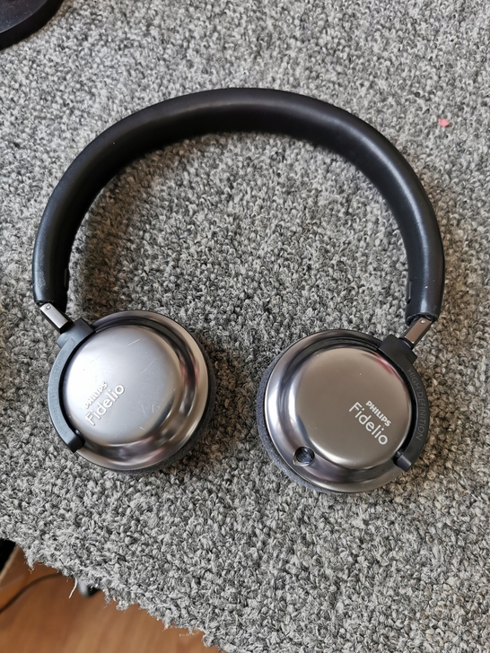 飞利浦Fidelio耳机，正常使用没有，耳...