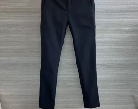 日版的迪搡特的男士休闲运动加绒裤,剪裁立体...