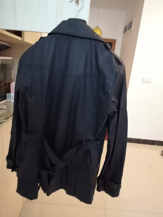 美特斯邦威正品风衣，男款，黑色，九成新，1...