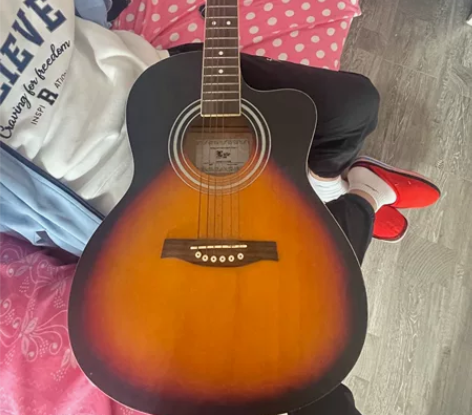 几年前想学吉他五百多买的，现在闲置不用了，...