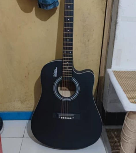 吉他九.九成新,买来大概有一个月,觉得尺寸...