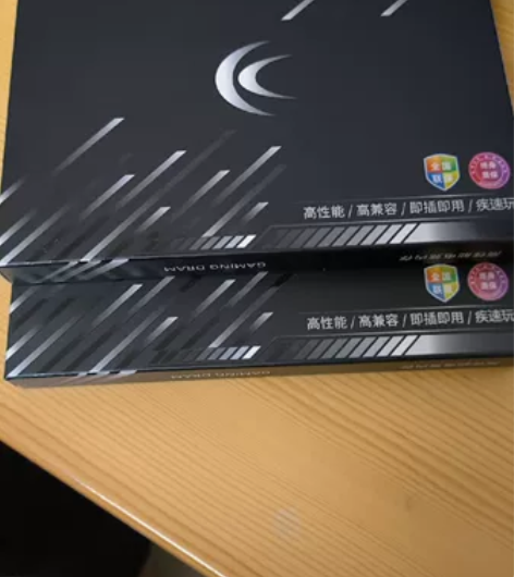 金百达银爵内存DDR4 3600,8Gx2...