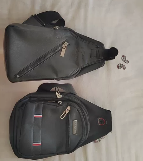 两个男士胸包,便宜出售! 感兴趣的话点“我...