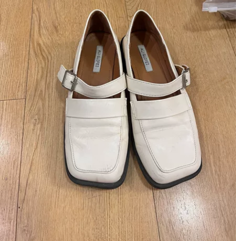 闲置单鞋35码，本人鞋子穿不过来，扔掉又可...