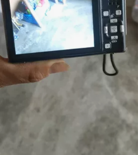 开机屏好正常使用，二手相机看好再拍，售出不...