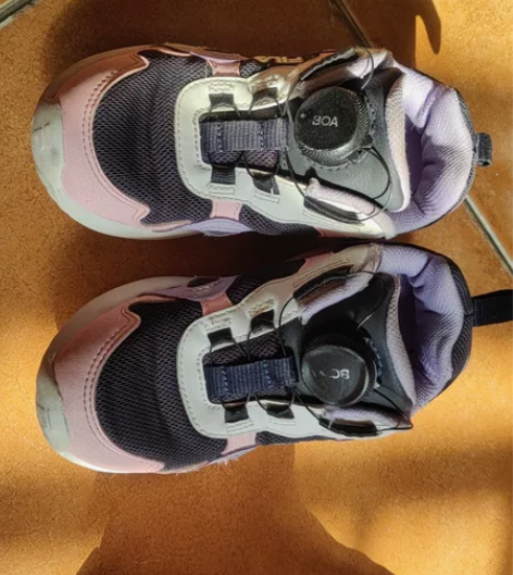 斐乐的鞋子购于商场的鞋子，18cm内长，孩...