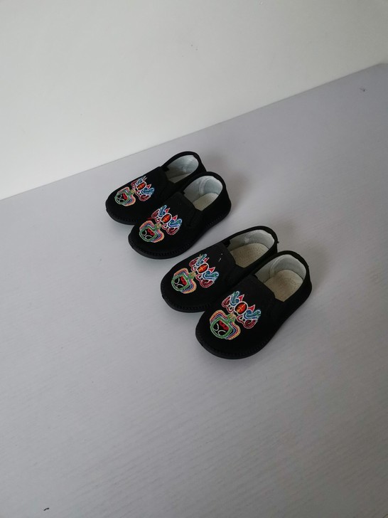 全新婴儿布鞋，14码，刺绣脸谱图案，适合8...