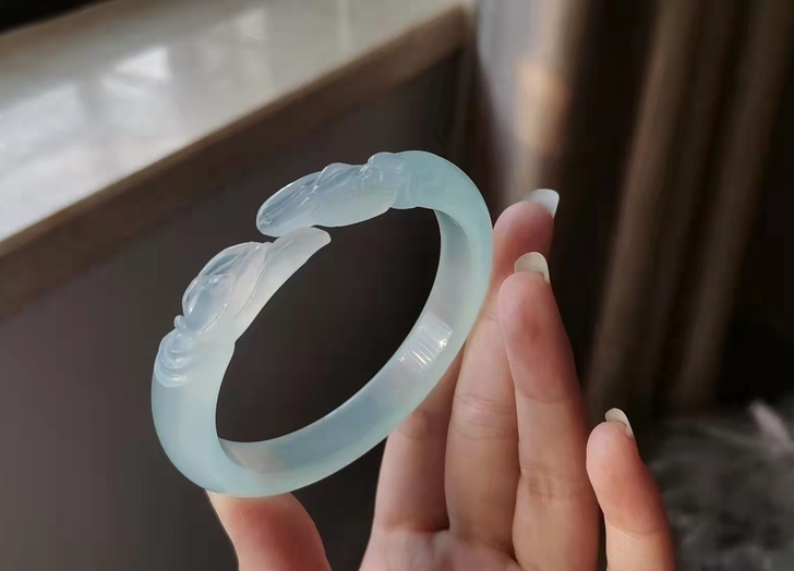 『潇湘凝绿』湖水浅绿莲花雕刻玛瑙镯 54+