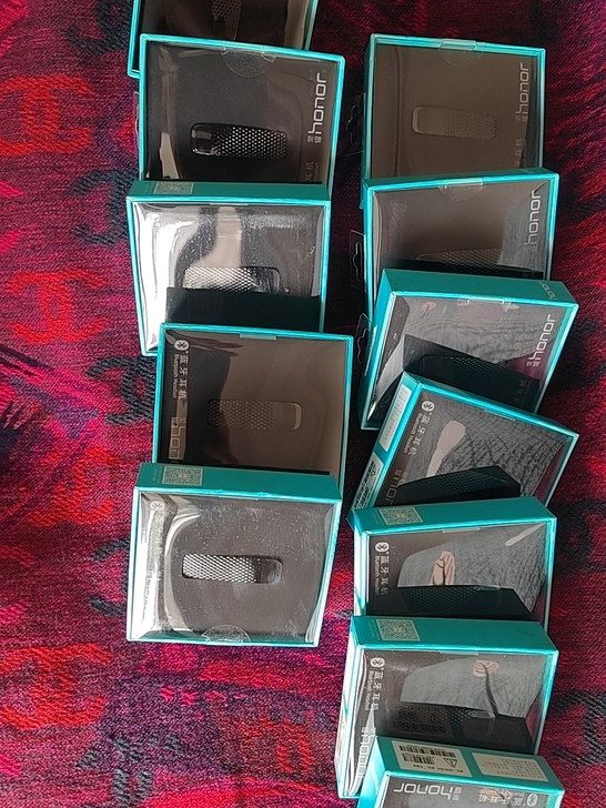 正品荣耀蓝牙耳机,全新未拆,淘宝卖38,一...