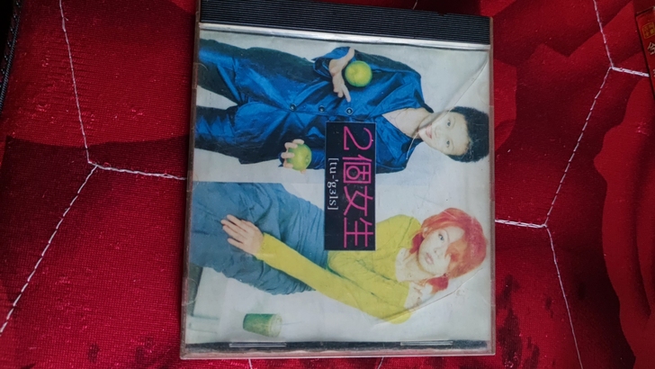 两个女生CD台版。