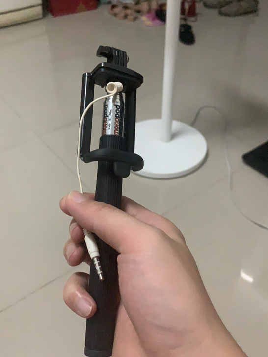 自拍杆,传统耳机孔控制,不支持蓝牙。展开最...