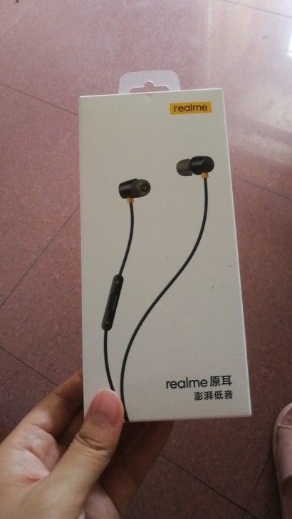真我耳机，全新，买手机赠送，30元，邯郸自取