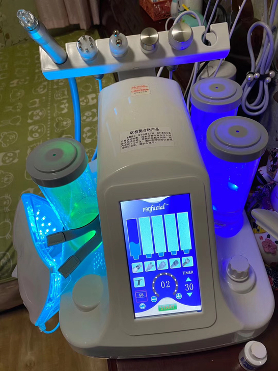 七合一美容仪  如图 自己成天出去做皮肤护...