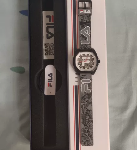 斐乐手表6105系列限量款腰果灰，得物已断...