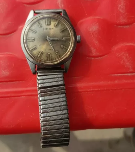 刚收到的一块西铁城古董表，品相如图，走时好...