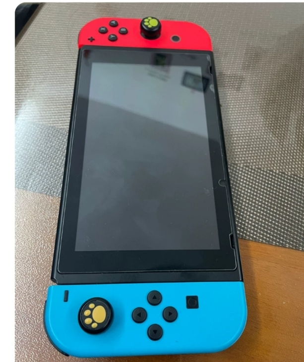 出台日续航单平板，屏幕上有道划痕，850不...