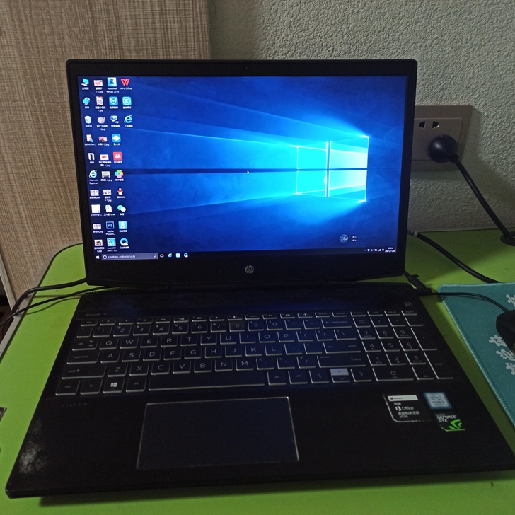 惠普光影精灵4游戏本，cpu8300hq暗...