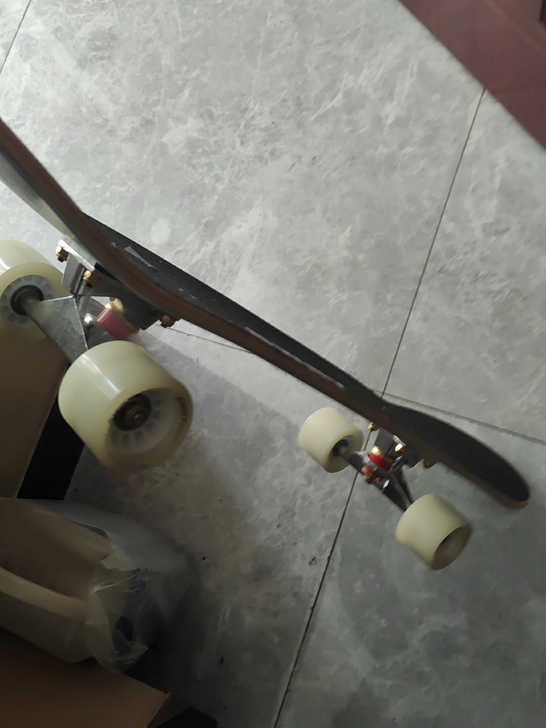 买来不敢玩。所以出了，有盒子有配套东西