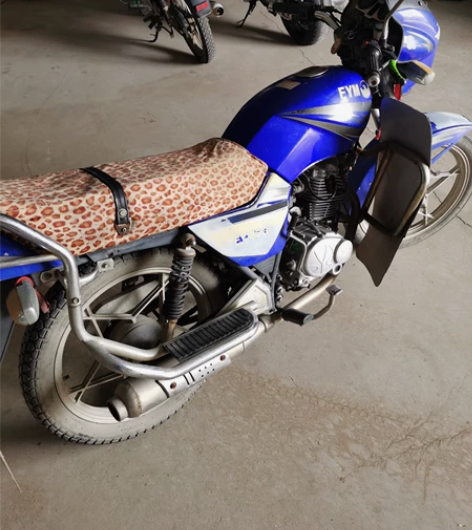 摩托车 飞鹰125 家里放着占地方...